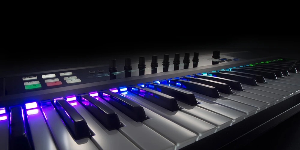 AN INSTRUMENT THAT LISTENS TO THE PLAYER